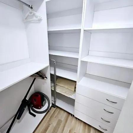 Downtown, Close To Old Town, Family Friendly - Ivo10 Appartement *