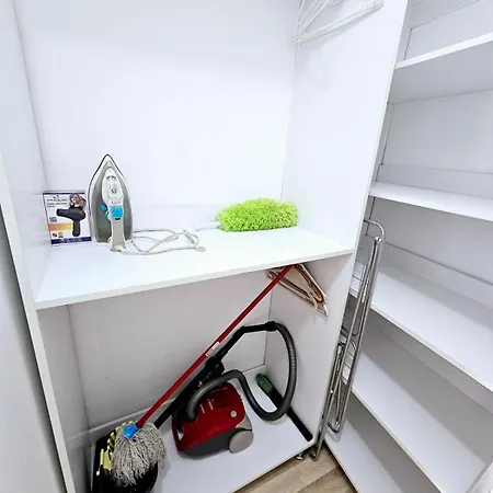 Downtown, Close To Old Town, Family Friendly - Ivo10 Apartament Bukareszt