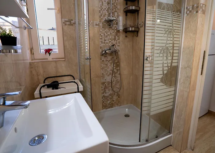 Downtown, Close To Old Town, Family Friendly - Ivo10 Apartman Bukarest