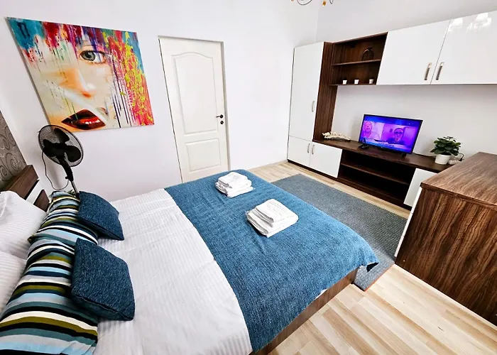 Downtown, Close To Old Town, Family Friendly - Ivo10 Apartman Bukarest