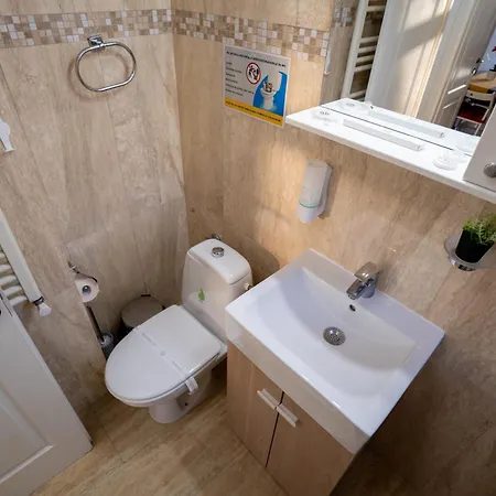 Апартаменти Downtown, Close To Old Town, Family Friendly - Ivo10 Бухарест