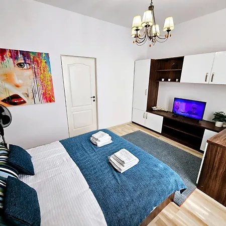 Downtown, Close To Old Town, Family Friendly - Ivo10 Бухарест
