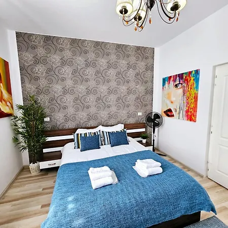 Апартаменти Downtown, Close To Old Town, Family Friendly - Ivo10 *